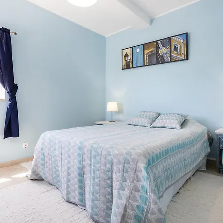 Newly Renovated 2 Bedroom Townhouse - Close To *