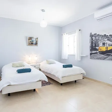 Holiday home Newly Renovated 2 Bedroom Townhouse - Close To *