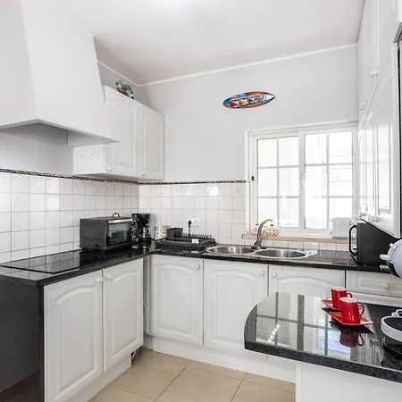 Newly Renovated 2 Bedroom Townhouse - Close To Ferienhaus
