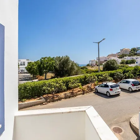 Newly Renovated 2 Bedroom Townhouse - Close To Holiday home *