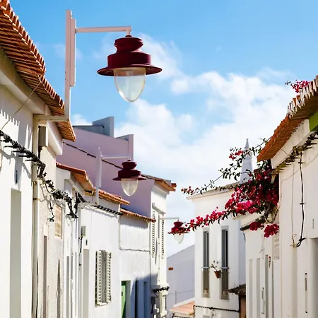 Vakantiehuis Newly Renovated 2 Bedroom Townhouse - Close To Salema