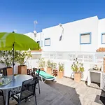 Newly Renovated 2 Bedroom Townhouse - Close To *