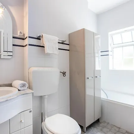 Newly Renovated 2 Bedroom Townhouse - Close To