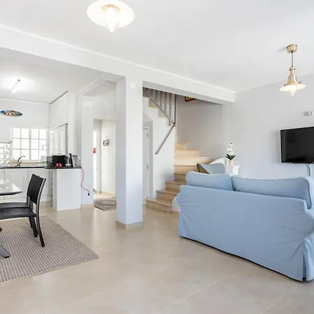 Newly Renovated 2 Bedroom Townhouse - Close To Salema