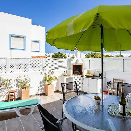 Vakantiehuis Newly Renovated 2 Bedroom Townhouse - Close To Salema
