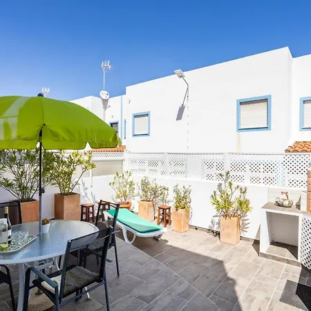 Newly Renovated 2 Bedroom Townhouse - Close To *