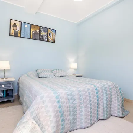 Newly Renovated 2 Bedroom Townhouse - Close To * Salema